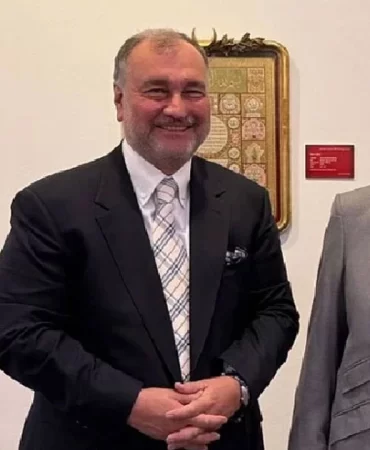 rahmi-koc-bile-murat-ulkere-ne-iyi-yaptin-isleri-yurt-disina-tasimissin-demis-txzf