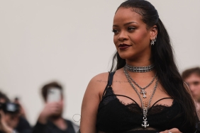 rihanna-anne-oldu-bebegi-en-zenginler-listesine-girdi-zaEb