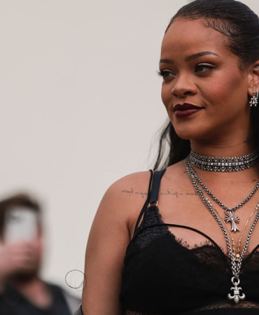 rihanna-anne-oldu-bebegi-en-zenginler-listesine-girdi-zaEb