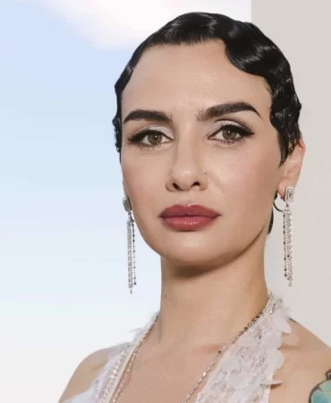 birce-akalaydan-surpriz-hamle-unlu-dostlarini-tek-tek-sildi-wwgk