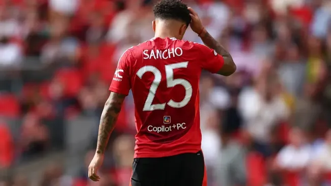 Manchester United, Jadon Sancho ile Yollarını Resmen Ayırıyor: Premier Lig’de Şok Karar!