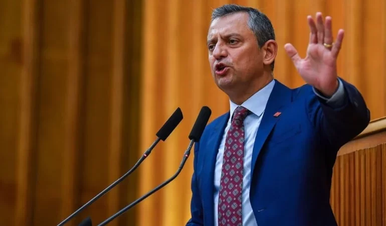 ASGARİ ÜCRETİN GÖLGESİNDE YENİ SİYASİ GÜNDEM: ÖZGÜR ÖZEL’DEN SEÇİM VURGUSU