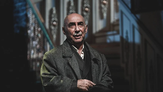 MAGAZİNİN EFSANESI ŞENER ŞEN’E YINE TEKLIF YAĞDI: EKRANLARA VEDA ETMISTI, AMA REKLAM DUNYASI O’NU BIRAKMIYOR