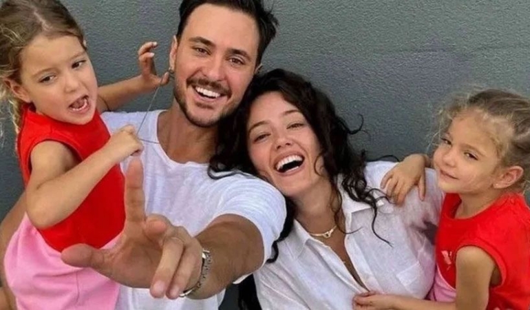 PELİN AKİL’İN AŞK HAYATINDA YENİ BOMBA İDDİA: “HERKESİN TANIDIĞI ÜNLÜ BİR İSİMLE İLİŞKİ” GÜNDEMDE