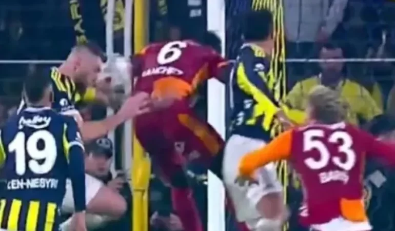 DERBİDE İPTAL EDİLEN GOL POLEMİĞİ: 14. HAFTANIN VAR KAYITLARI TARTIŞMA YARATTI