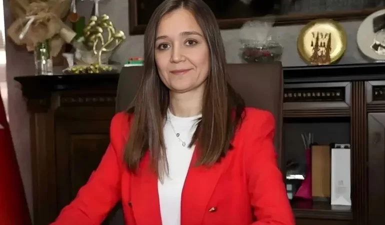 ŞEHZADELER BELEDİYE BAŞKANI GÜLŞAH DURBAY HAYATINI KAYBETTİ: SİYASET VE YEREL YÖNETİMLER YASTA