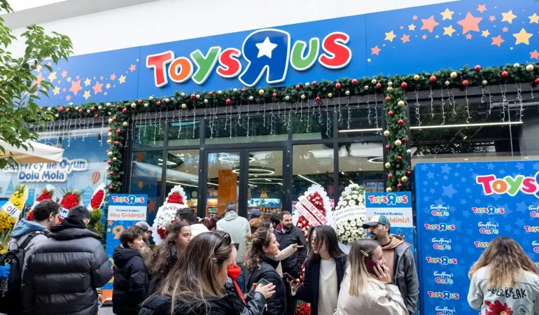 TOYSRUS TÜRKİYE’DE İLK MAĞAZASINI AÇTI: TERMINAL KADIKÖY’DE RENKLİ AÇILIŞ