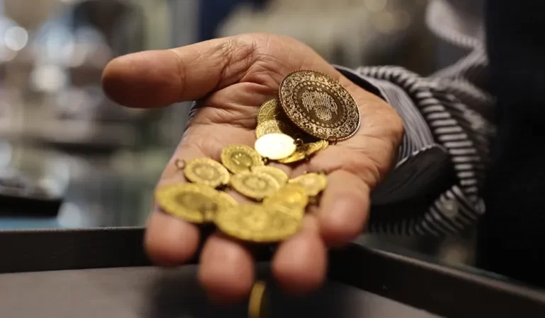 ALTININ KİLOGRAM FİYATI DÜŞTÜ: 5 MİLYON 920 BİN LİRAYA GERİLEDİ, PİYASALARDA GERİ ÇEKİLME GÖRÜLDÜ