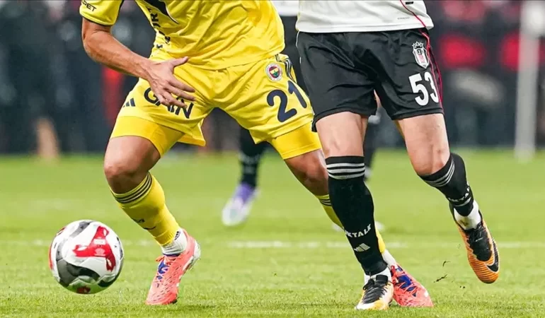 FENERBAHÇE – BEŞİKTAŞ DERBİLERİNDE KART YOĞUNLUĞU GÜNDEM OLUYOR