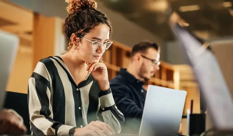 ÇALIŞMA HAYATINDA YENİ DÖNEM TARTIŞMASI: 4 GÜNLÜK MESAİ MODELİ GÜNDEMDE