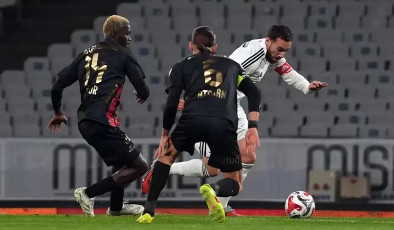 BEŞİKTAŞ’TAN KRİTİK DEPLASMAN ZAFERİ: KARAGÜMRÜK ENGELİNİ 2-0’LA GEÇTİ