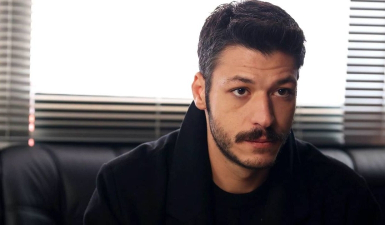 KUBİLAY AKA’DAN MİLANO’DA CESUR STİL: TOYNAK AYAKKABI DETAYI DİKKAT ÇEKTİ