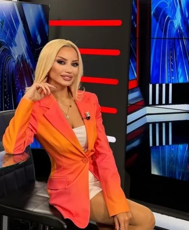 mine-cakmakci-kimdir-kac-yasinda-nereli-evli-mi-sevgilisi-var-mi-ne-is-yapiyor-6