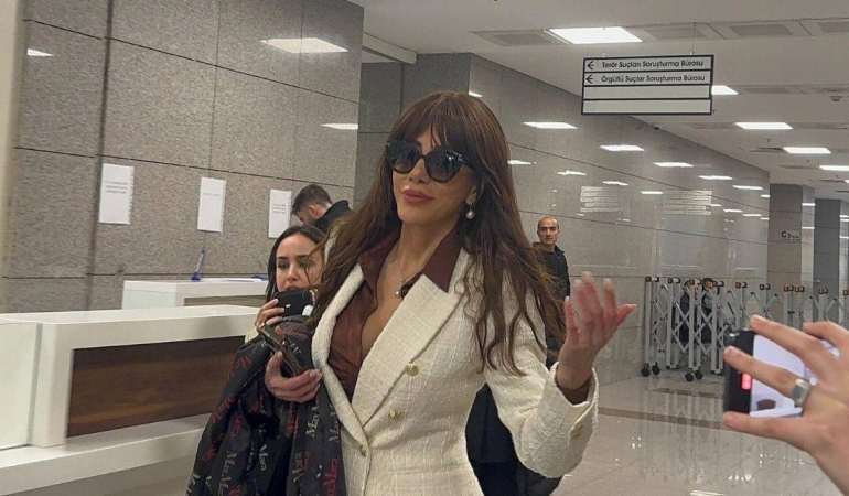 ELA RÜMEYSA CEBECİ’NİN TELEFONUNDAKİ ŞOK EDEN MESAJLAR: “BİRÇOK KİŞİYİ YAKACAK”